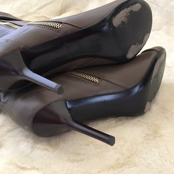 LOUIS VUITTON LV Logo Double Zipper Taupe Leather Gold Hardware Boots Booties - Picture 5 of 7